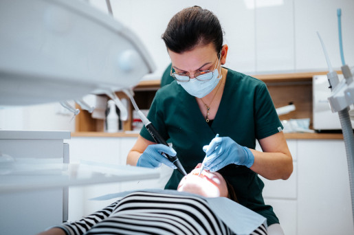 leczenie zębów przez doktor Zytę Mroczkowską.